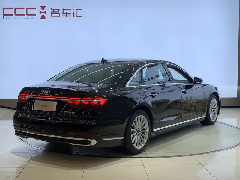 Audi A8 — фото 7