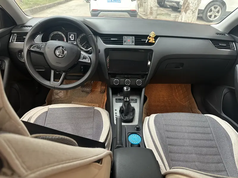 Skoda Octavia — фото 7