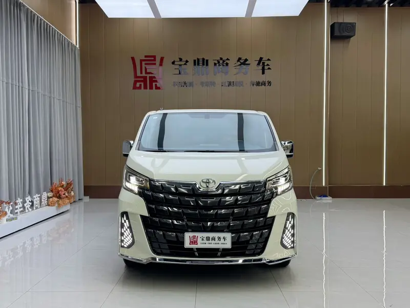 Toyota Hiace — фото 2
