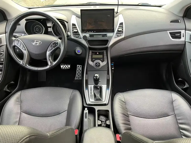 Hyundai Elantra — фото 8
