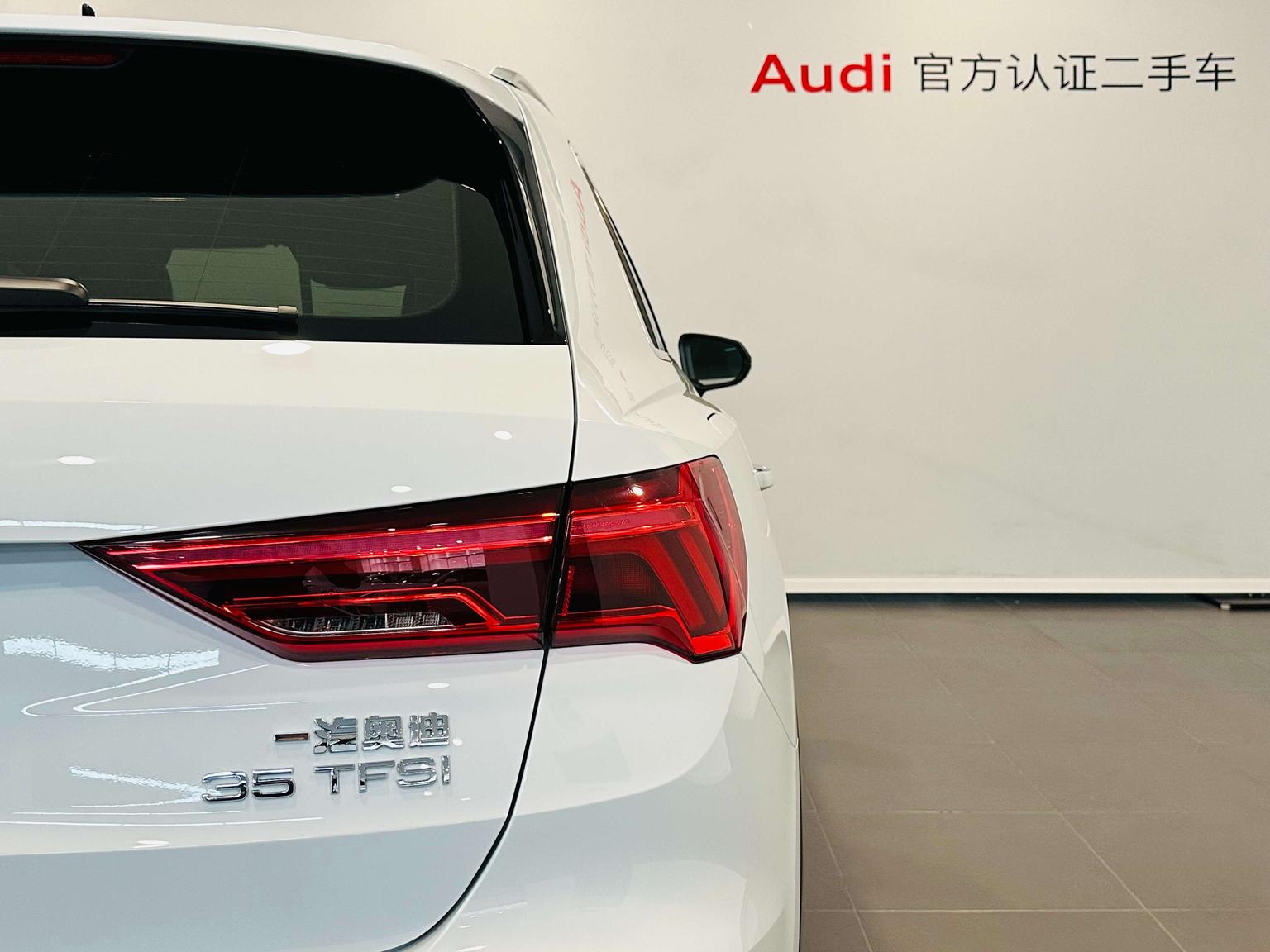 Audi Q3: фотография 16 из 16