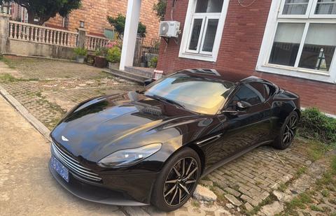 Aston Martin DB11