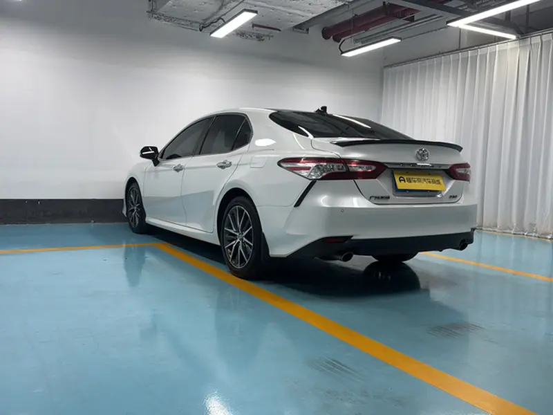 Toyota Camry — фото 5