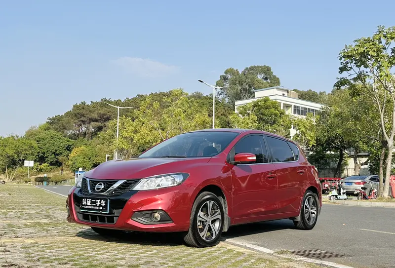 Nissan TIIDA 1.6 L CVT