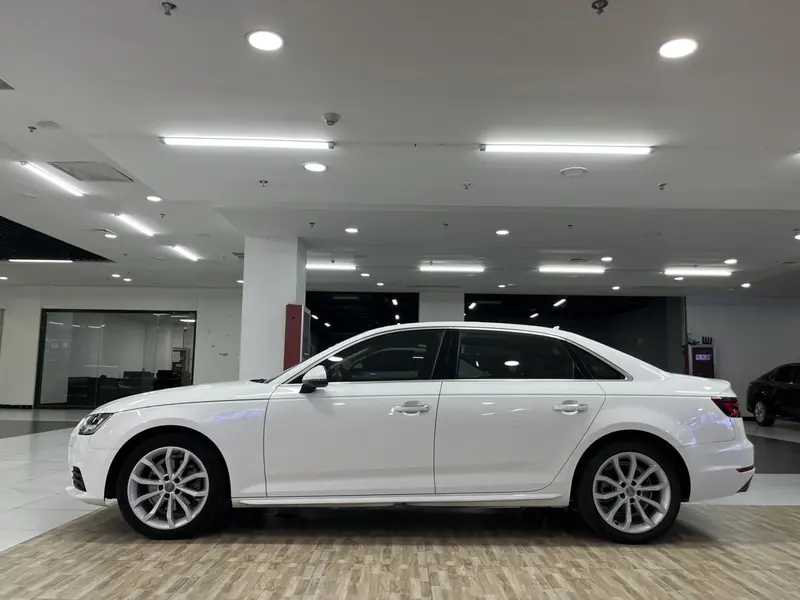Audi A4L 30 40 TFSI стиль — фото 3