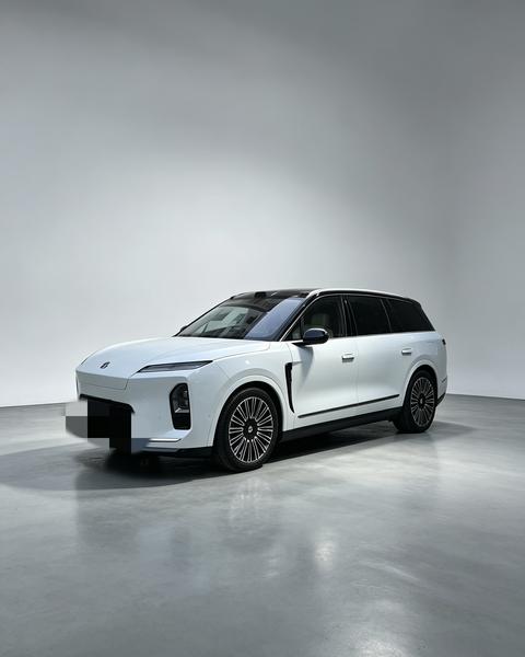 Nio ES8