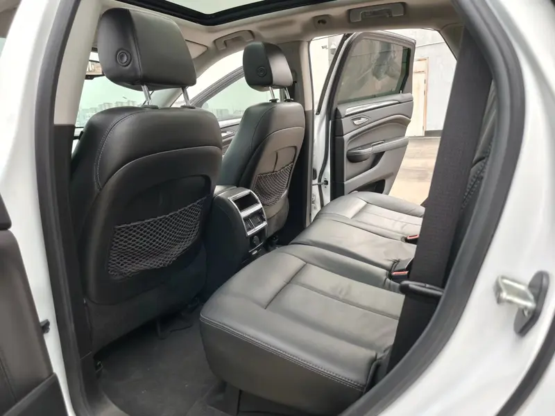Cadillac SRX — фото 9