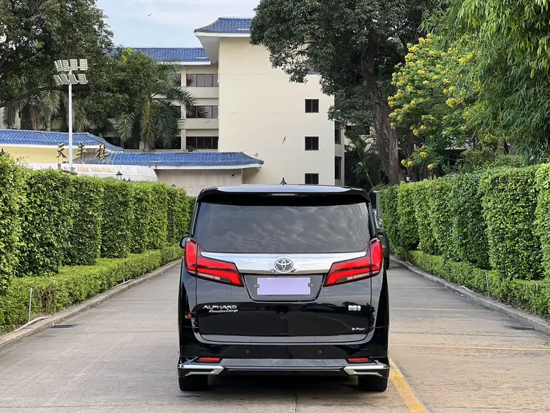 Toyota Alphard — фото 5