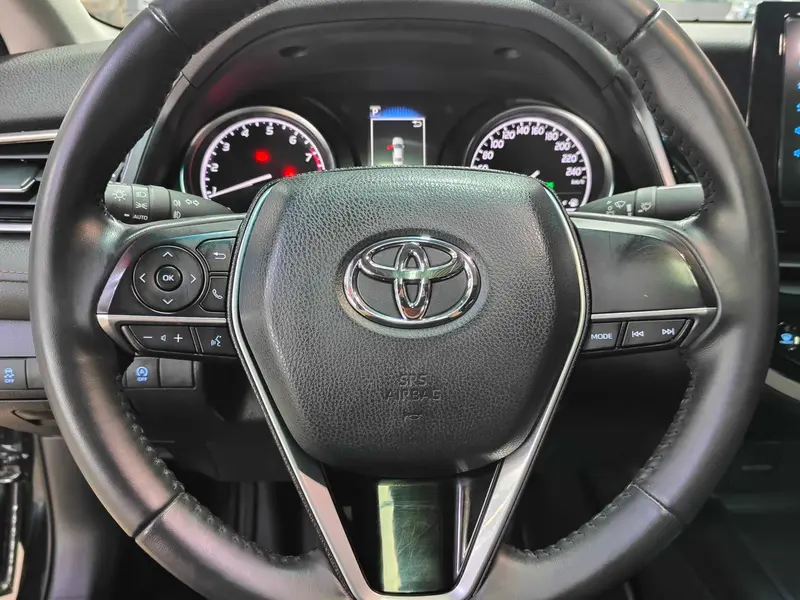 Toyota Camry — фото 9