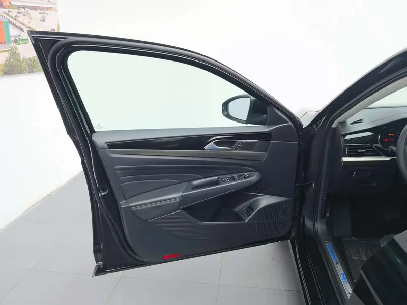 Volkswagen Passat — фото 17