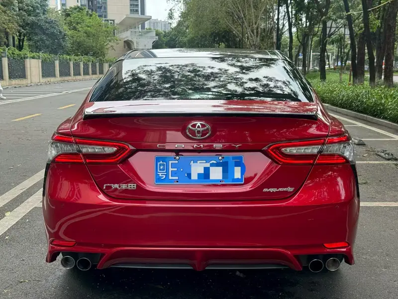 Toyota Camry — фото 4