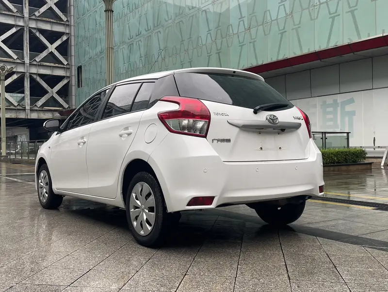 Toyota Yaris L — фото 4