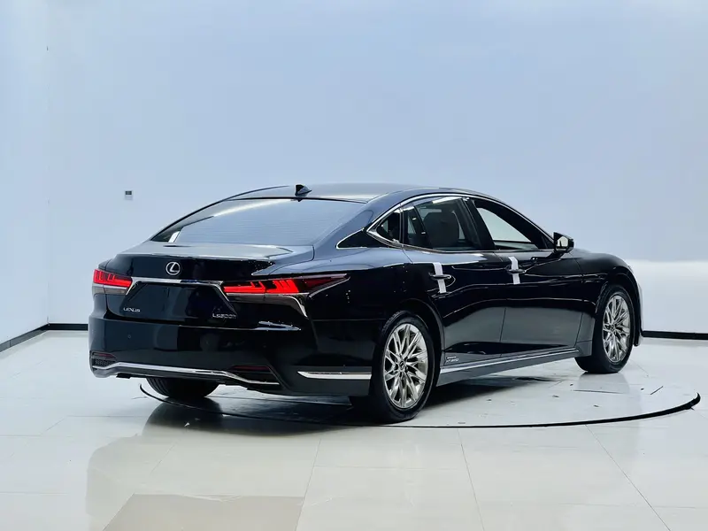 Lexus LS 500h Luxury V — фото 6
