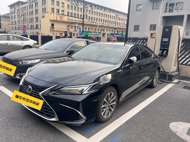 Lexus ES — фото 1