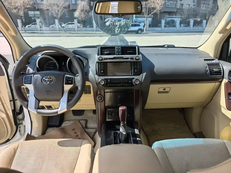 Toyota Prado — фото 7