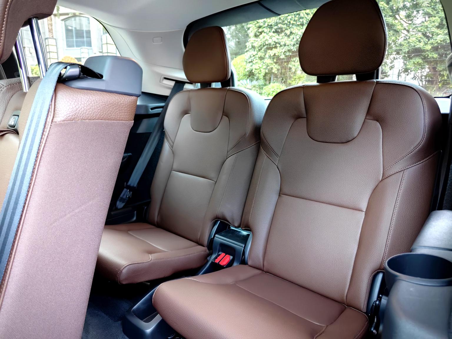 Volvo XC90: фотография 29 из 36