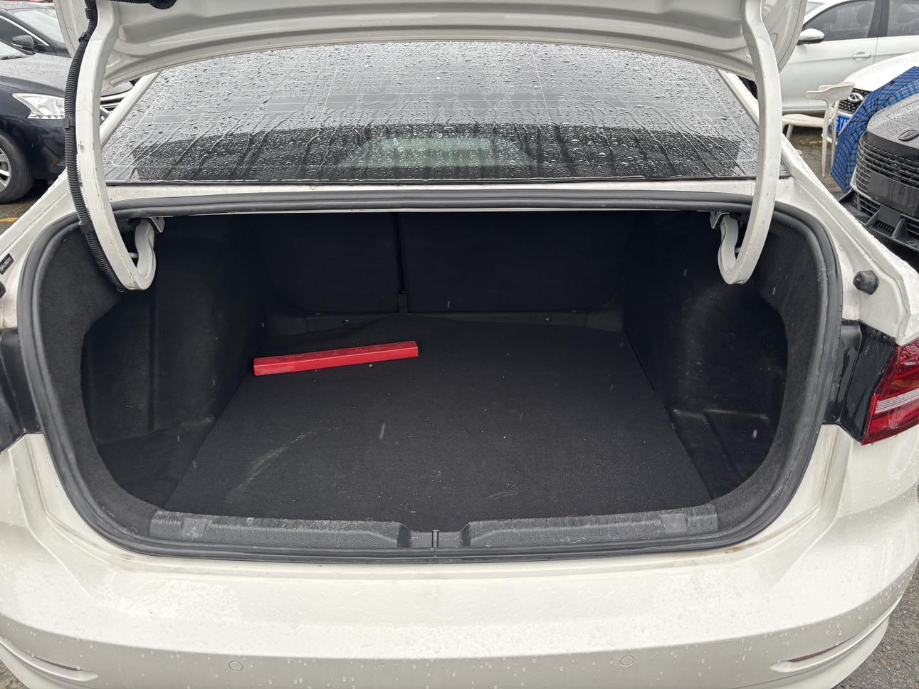 Volkswagen Lavida: фотография 13 из 17