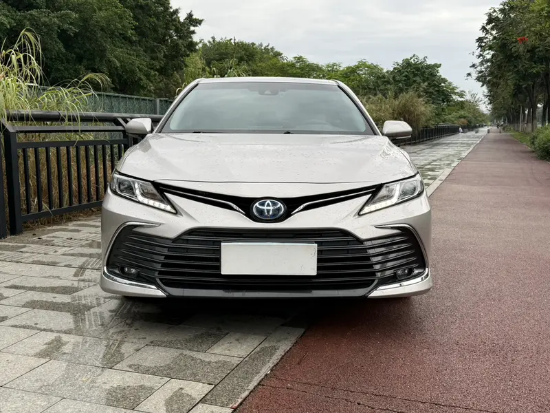 Toyota Camry — фото 2
