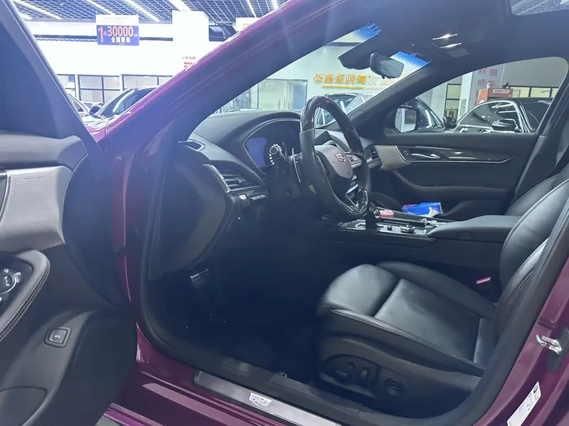 Cadillac CT5 — фото 10