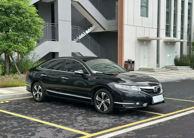 Honda Spirior 2.4L премиум — фото 3