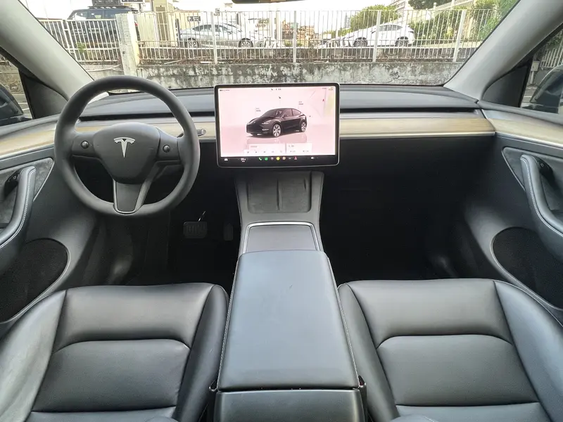 Tesla Model Y — фото 8