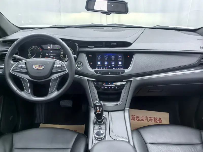 Cadillac XT5 — фото 7