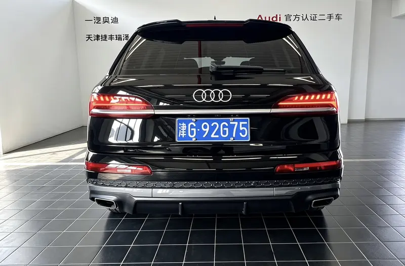 Audi Q7 55 TFSI quattro S line спорт — фото 6