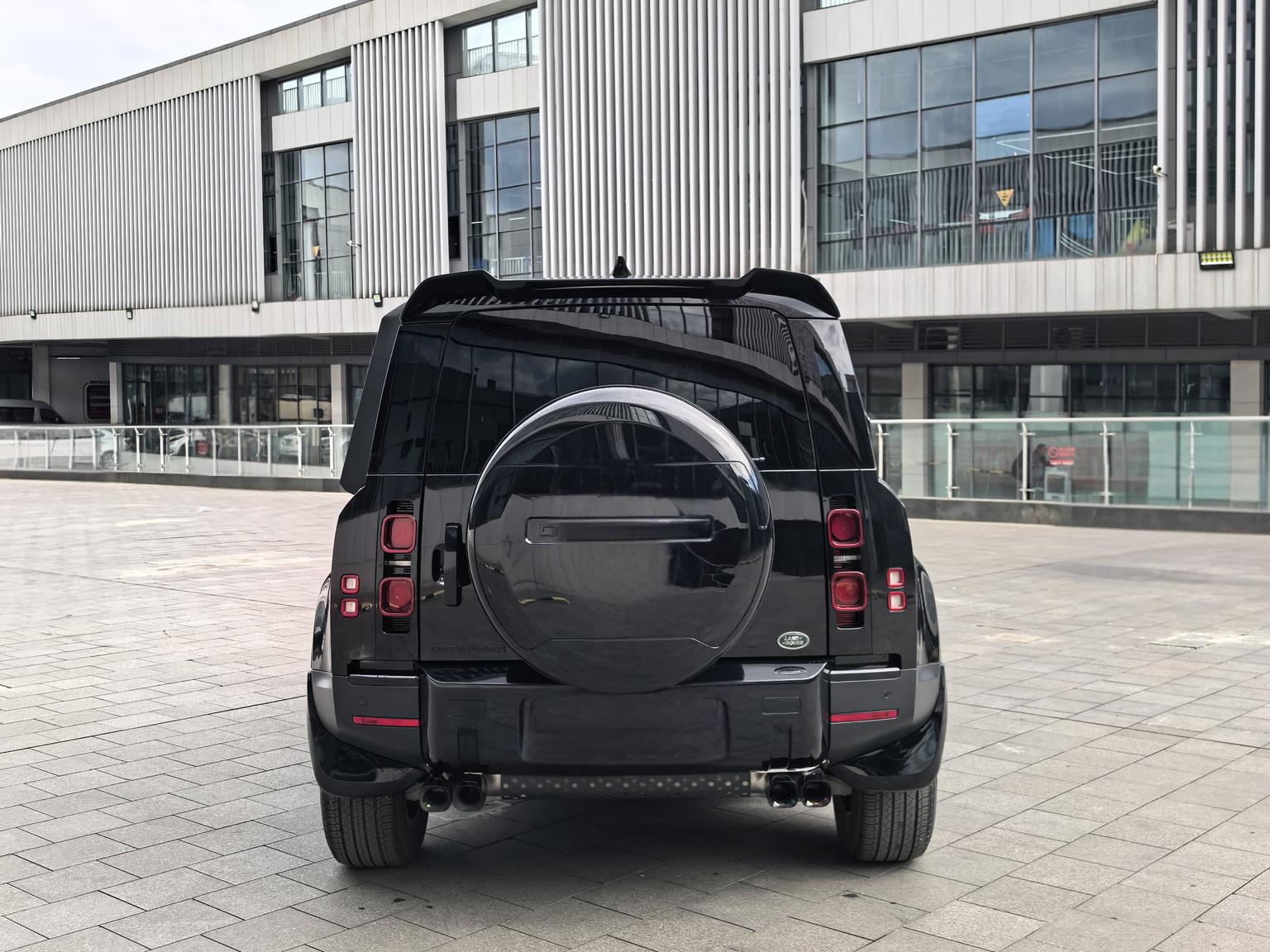 Land Rover Defender: фотография 16 из 17