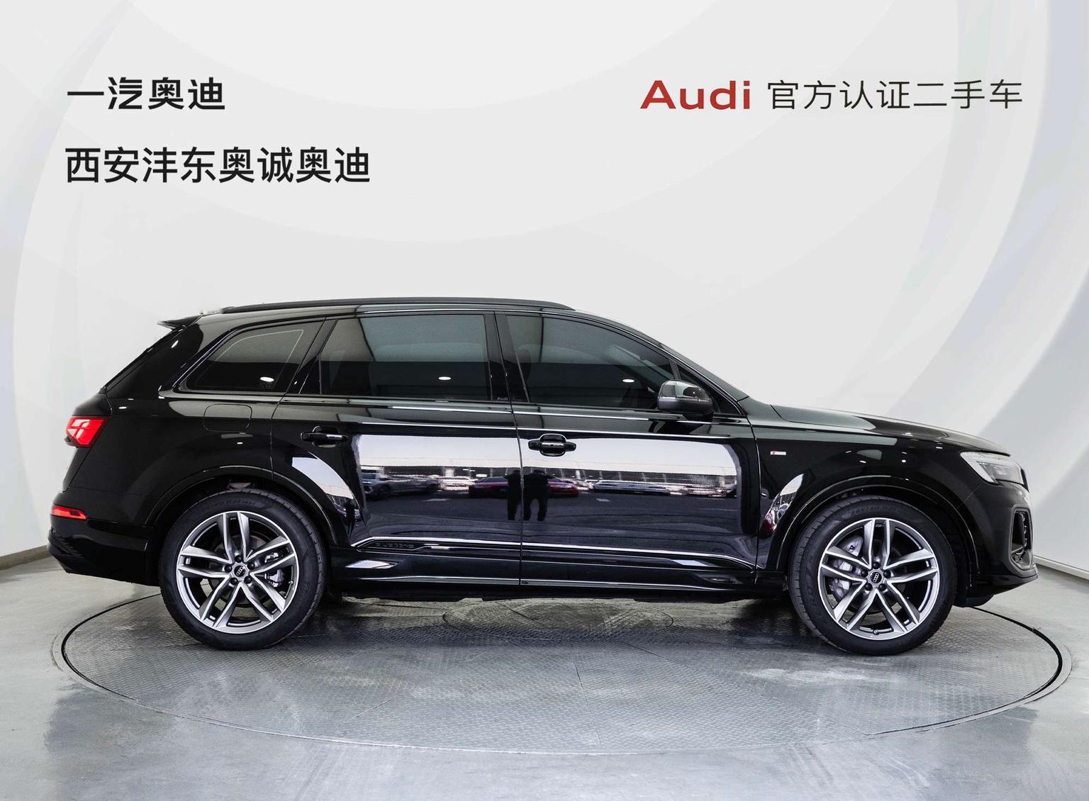 Audi Q7: фотография 3 из 23