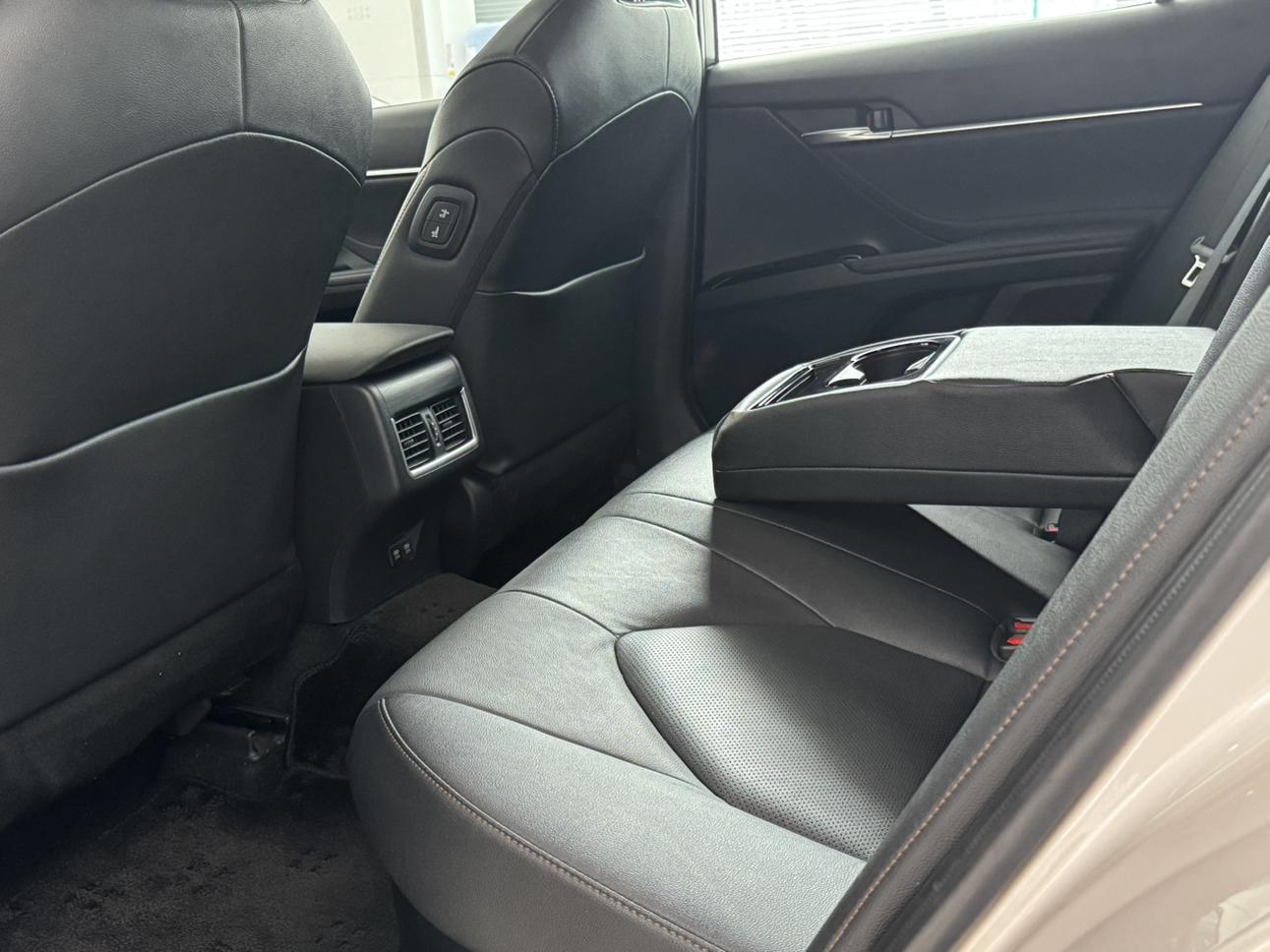 Toyota Camry: фотография 17 из 27