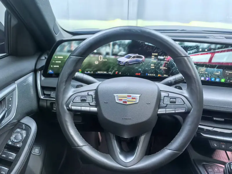 Cadillac CT5 — фото 9