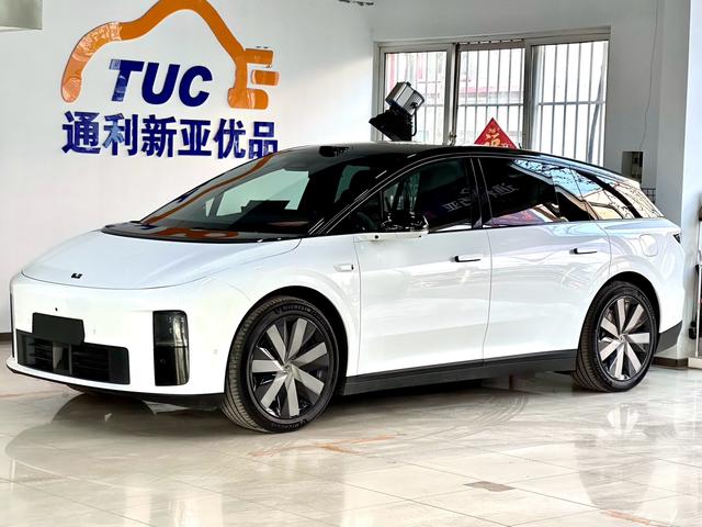 Li Auto i6 - фото 1