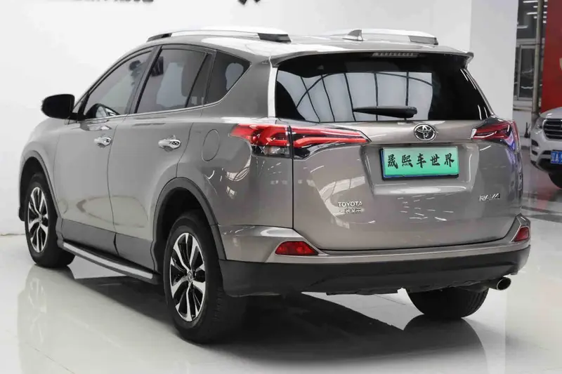 Toyota RAV4 — фото 4