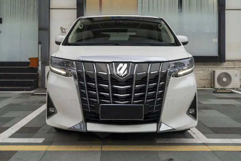 Toyota Alphard — фото 2