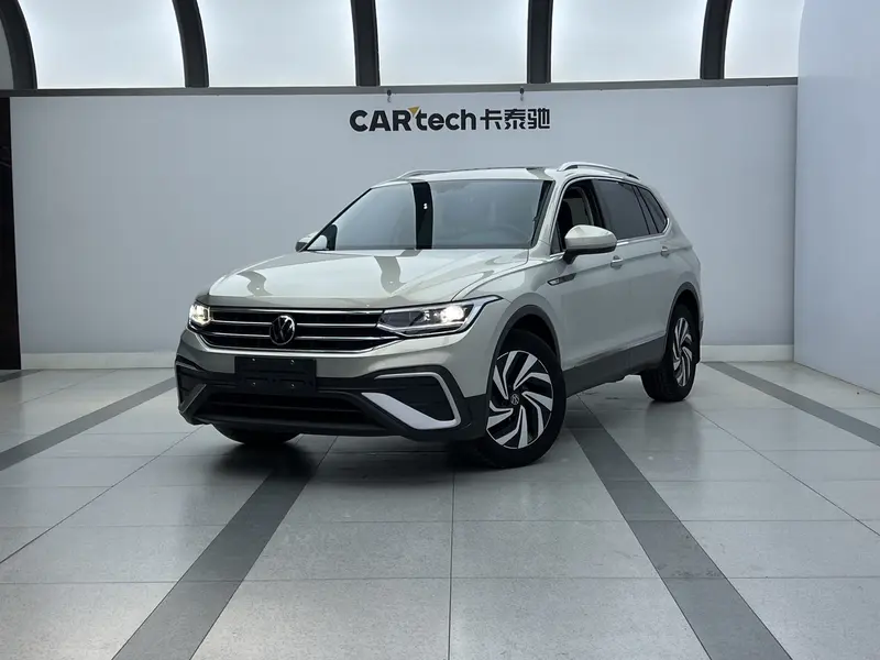 Volkswagen Tiguan L — фото 1