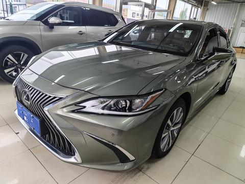 Lexus ES - фото 1