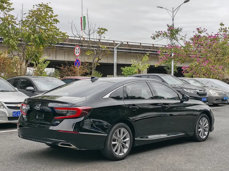 Honda Accord — фото 6