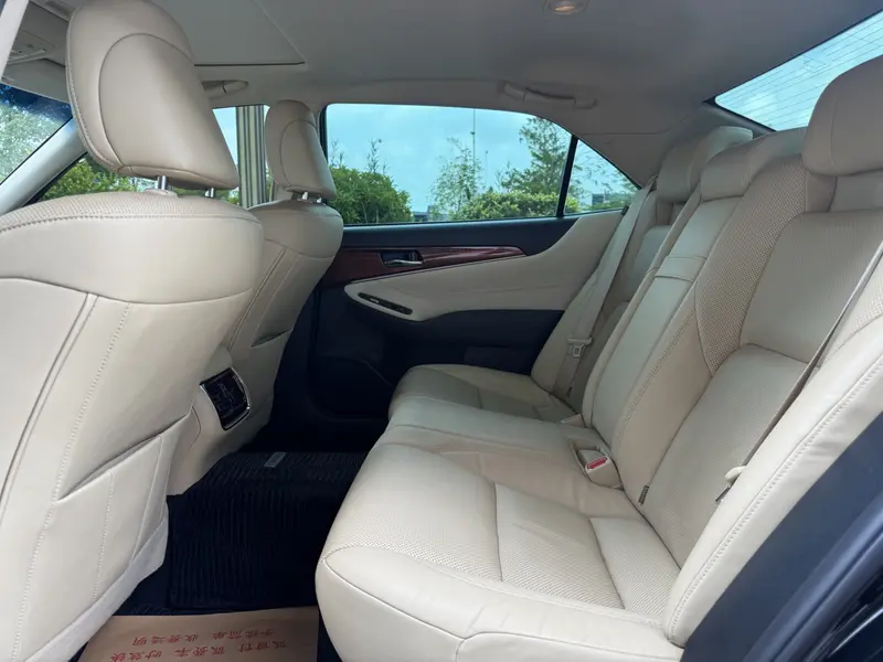 Toyota Crown — фото 11