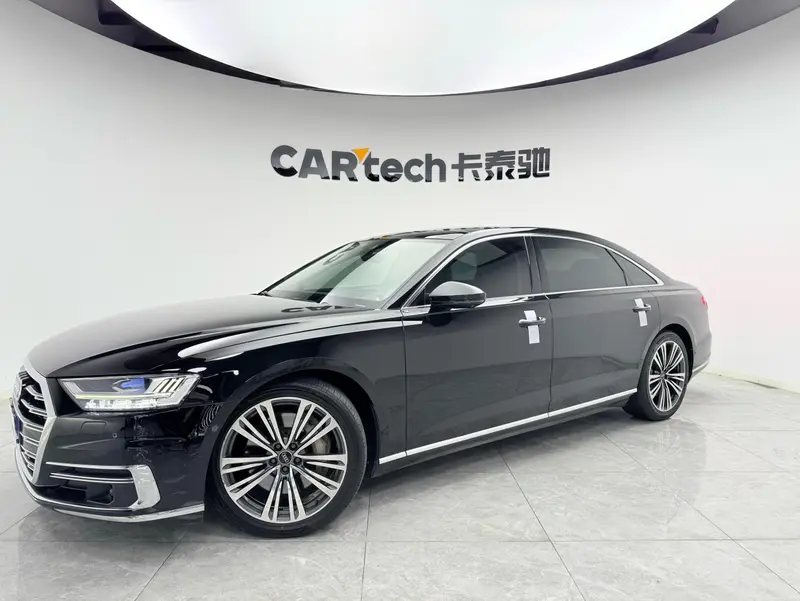 Audi A8 — фото 1
