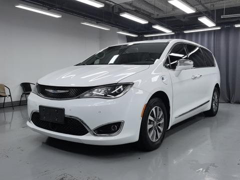 Chrysler Pacifica PHEV (Import)