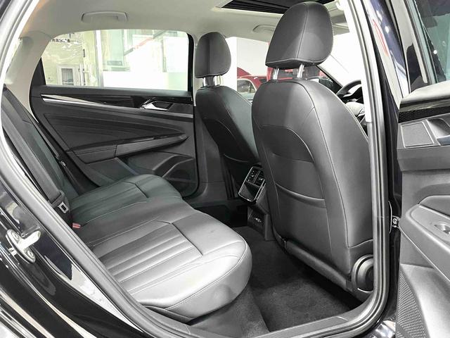 Volkswagen Passat id 4392288 из Китая 9