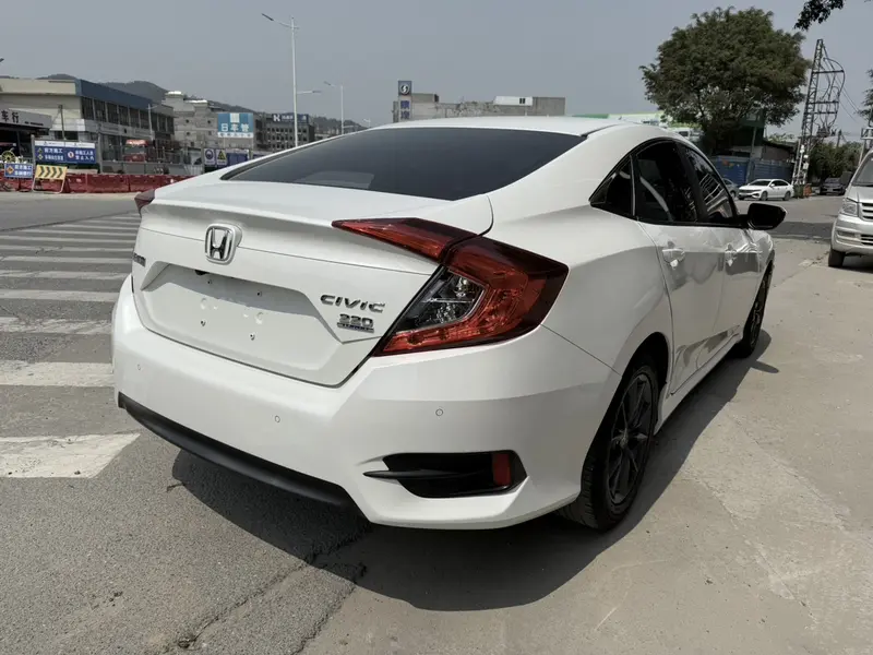 Honda Civic — фото 7