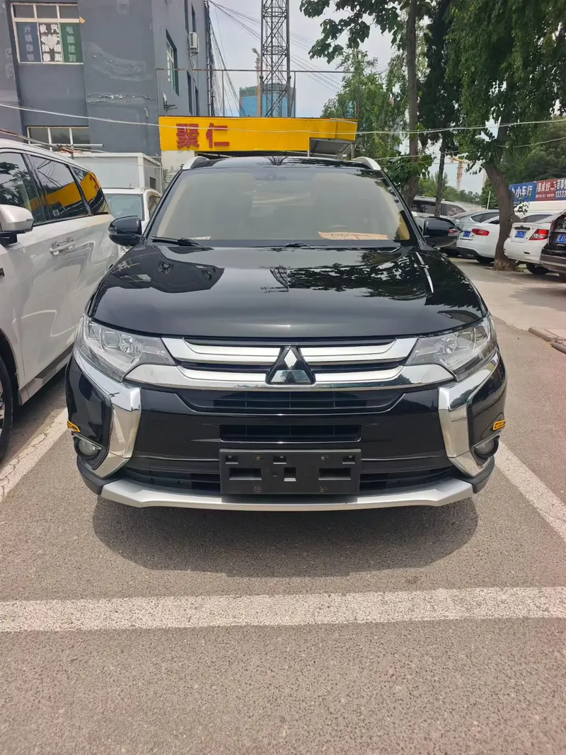 Mitsubishi Outlander — фото 2