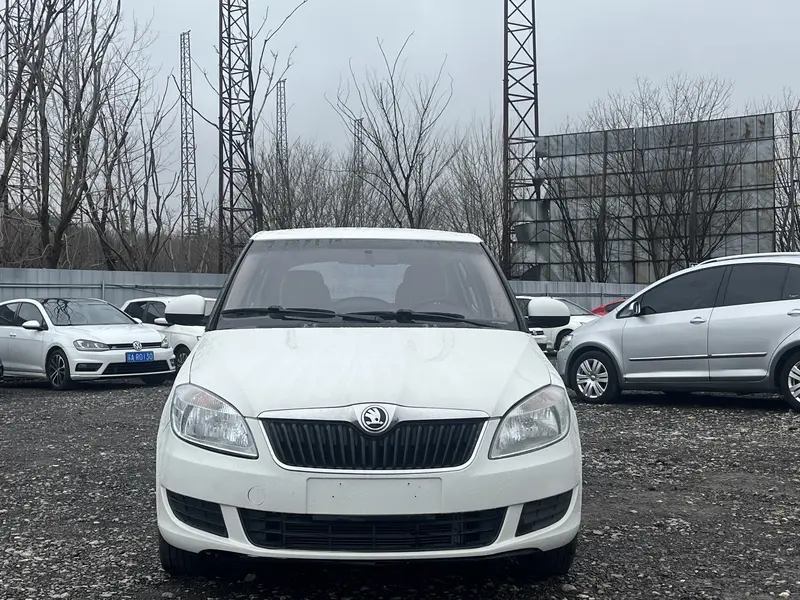Skoda Fabia — фото 2