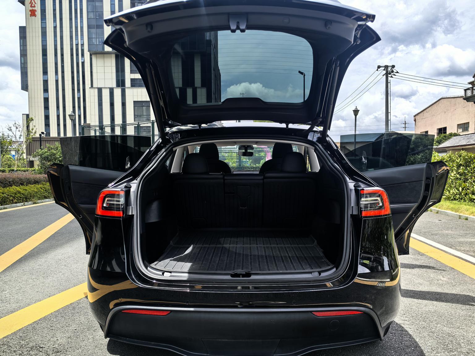 Tesla Model Y: фотография 11 из 18