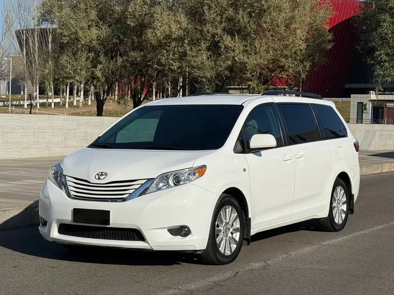 Toyota Sienna 3.5 L AT 4 WD 7