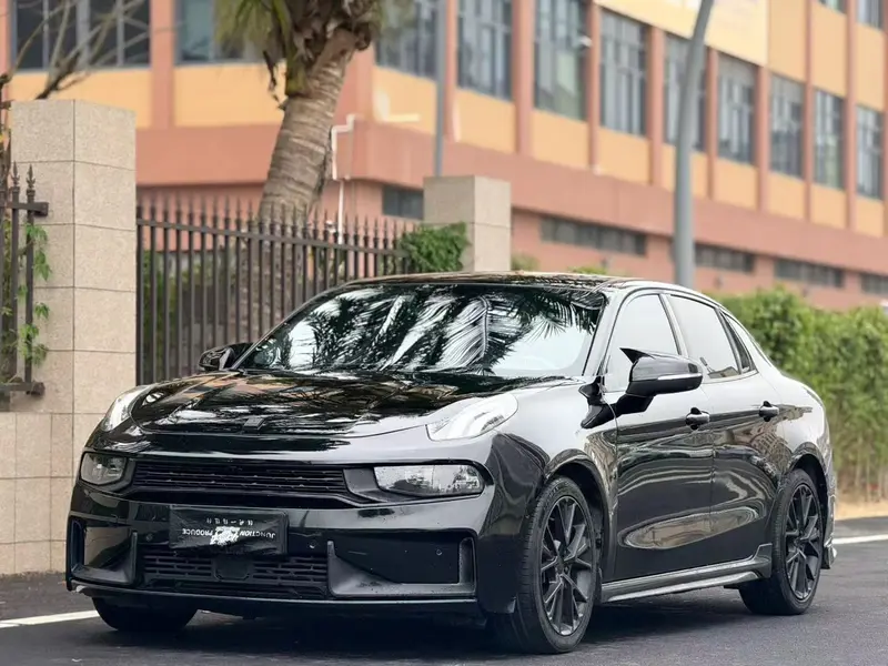 Lynk&Co 03