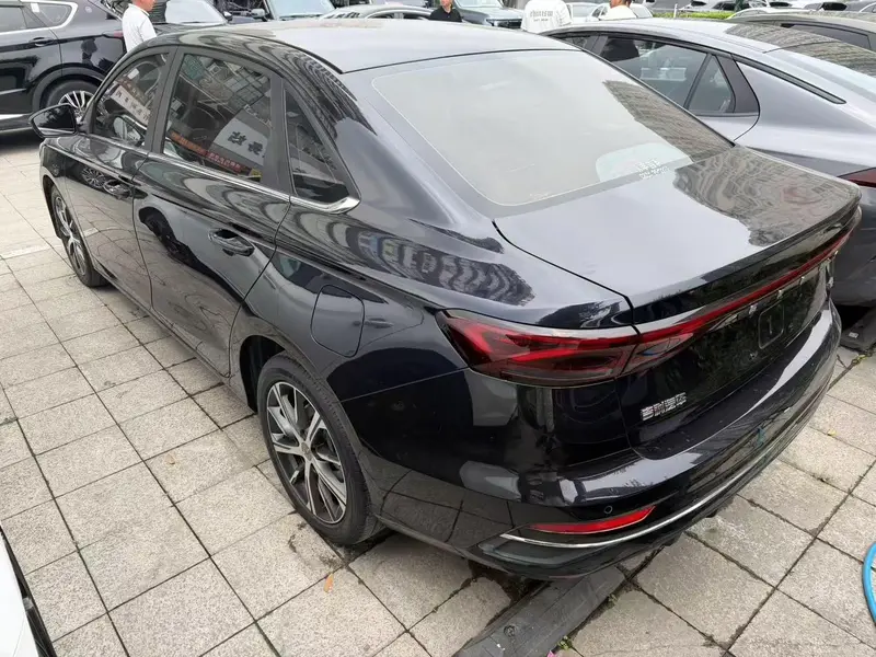 Geely Emgrand 4 1.5 L CVT Flagship — фото 4