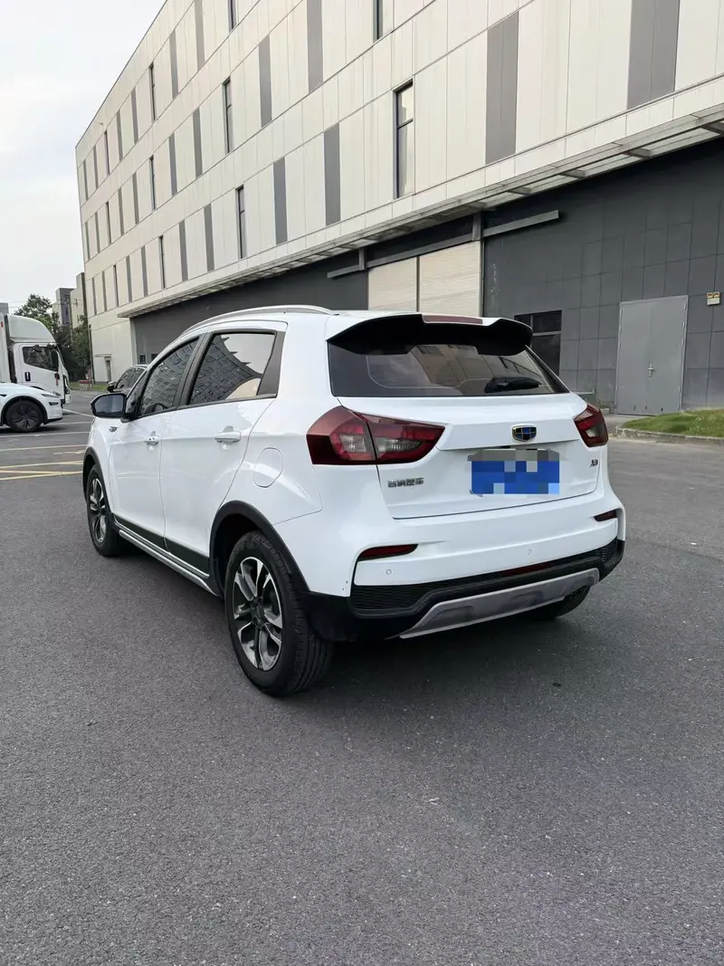 Geely Vision X3 1.5L CVT элит — фото 3