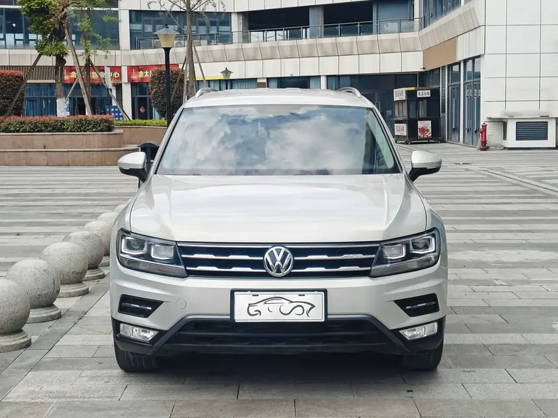Volkswagen Tiguan L — фото 2